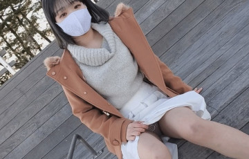 FC2-PPV-1740261 [未经审查] 来到东京的皮肤白皙的简单女孩。  - 隔夜连续体内射精